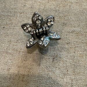 Elegant Silver Floral Hair Clip
